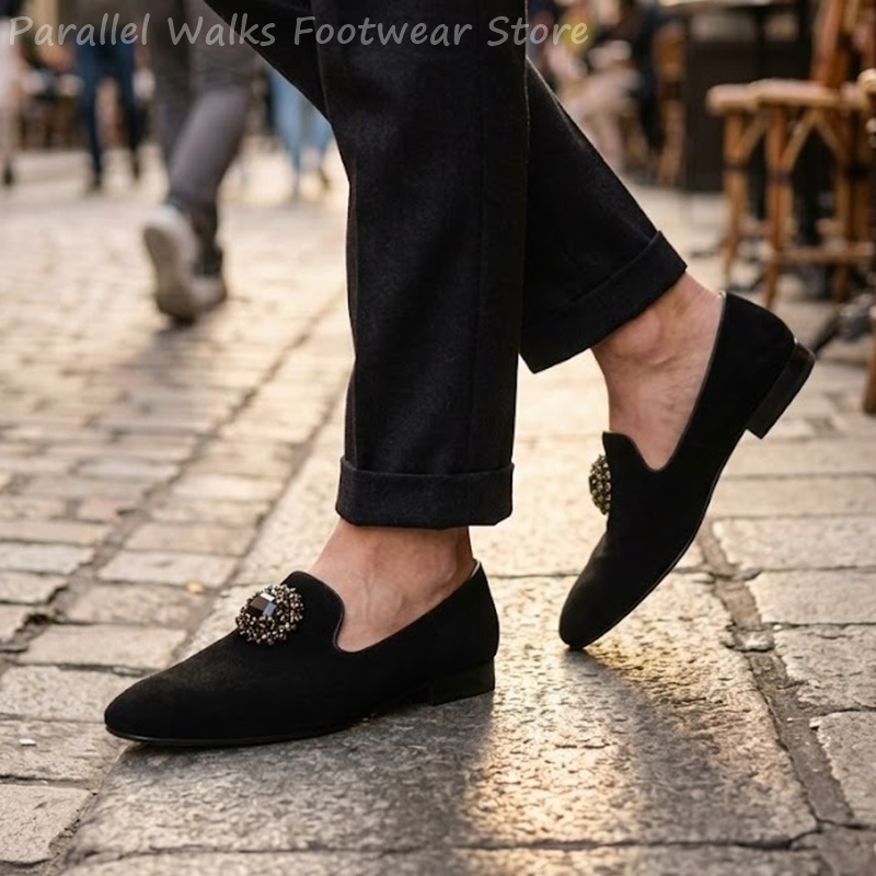 Men Shoes Formal - รองเท้าหนังกลับผู้ชายแบบสวมประดับคริสตัลและเพชรเทียม ส้นเตี้ย เหมาะสำหรับงานเลี้ยง งานแต่งงาน งานเลี้ยงทางการ รองเท้าหนังผู้ชายแบบแบน
