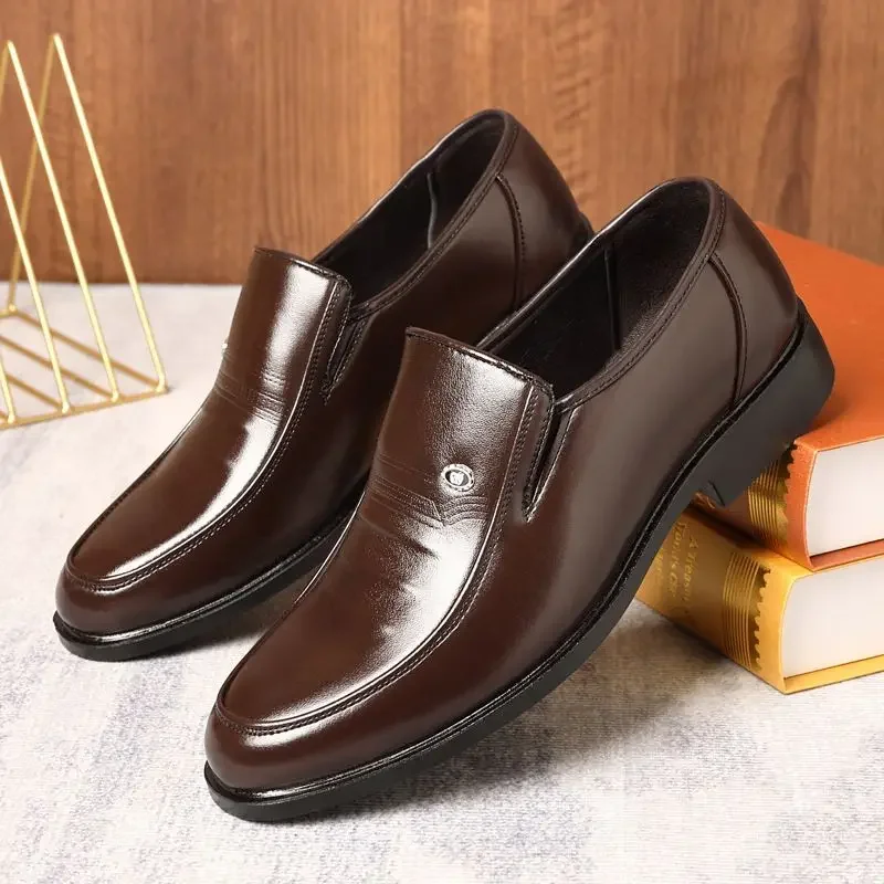 Men Shoes On Clearance - สีน้ําตาลสีดําผู้ชายอย่างเป็นทางการรองเท้าหนังสบายๆรองเท้าชายราคาถูก Clearance Luxury Designer สํานักงานธุรกิจ Liquidation