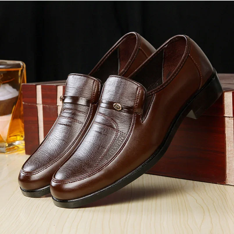สีน้ําตาลสีดําผู้ชายอย่างเป็นท - Men Shoes On Clearance บทวิจารณ์และราคา