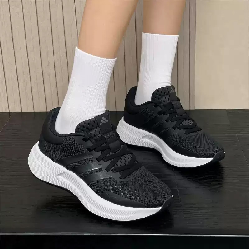 รองเท้าวิ่งผู้หญิง Adidas ของแ - Men'S Shoes Half Cut บทวิจารณ์และราคา