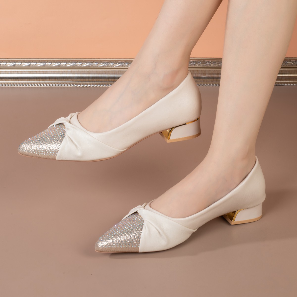 รองเท้าส้นสูงหัวแหลมประดับเพชร - Dress Shoe Pointed บทวิจารณ์และราคา
