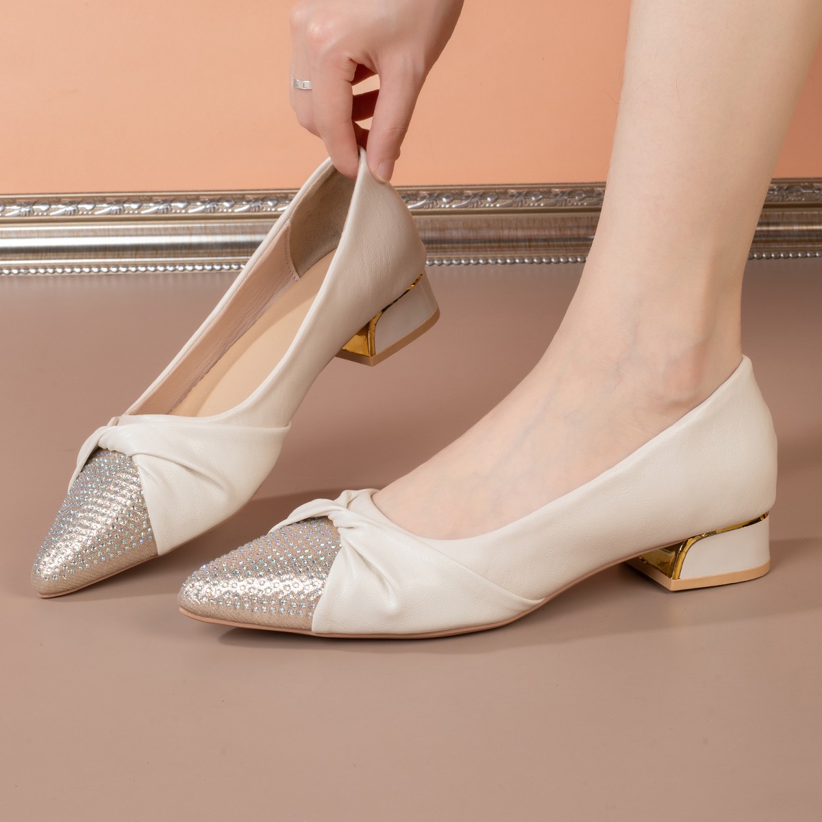 รองเท้าส้นสูงหัวแหลมประดับเพชร - Dress Shoe Pointed บทวิจารณ์และราคา