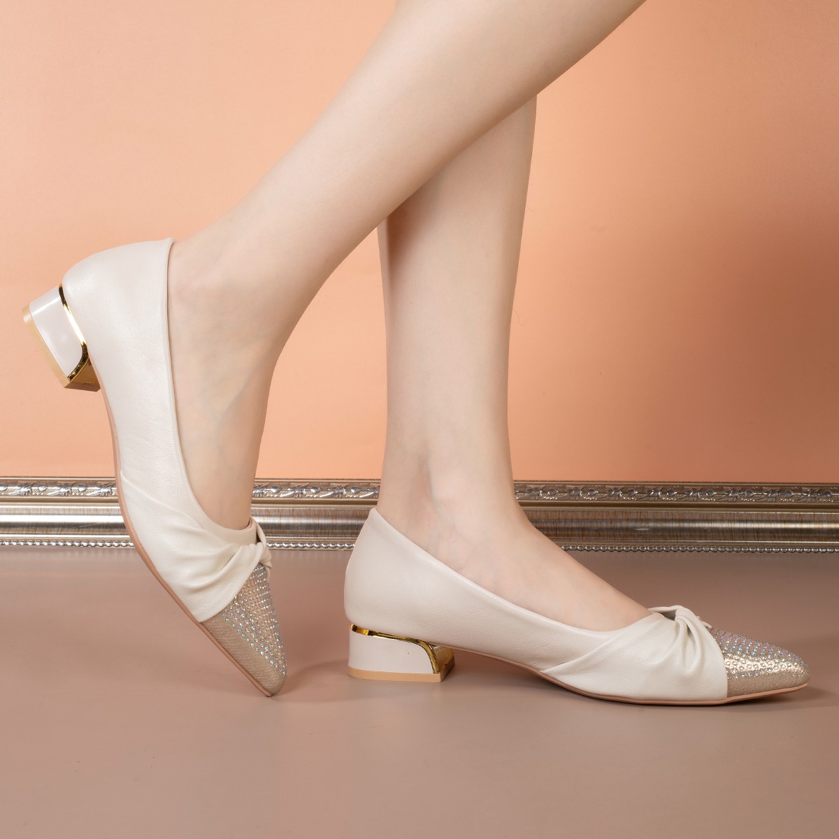 รองเท้าส้นสูงหัวแหลมประดับเพชร - Dress Shoe Pointed บทวิจารณ์และราคา